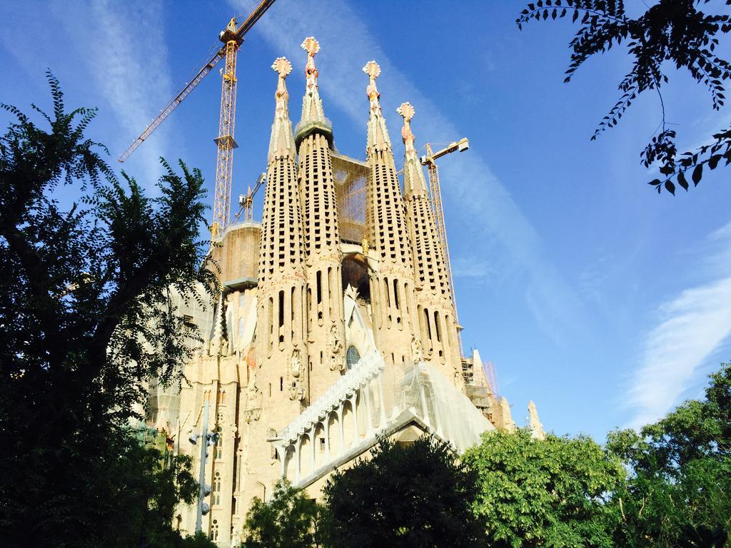 Apartments Barcelona Sagrada Exteriör bild
